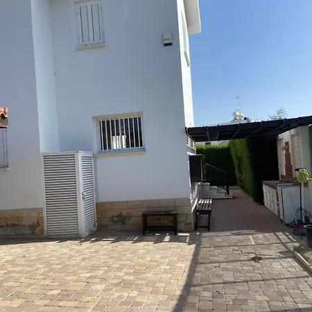 3-bedroom House Near The 帕拉利米尼