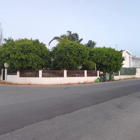 3-bedroom House Near The * 帕拉利米尼