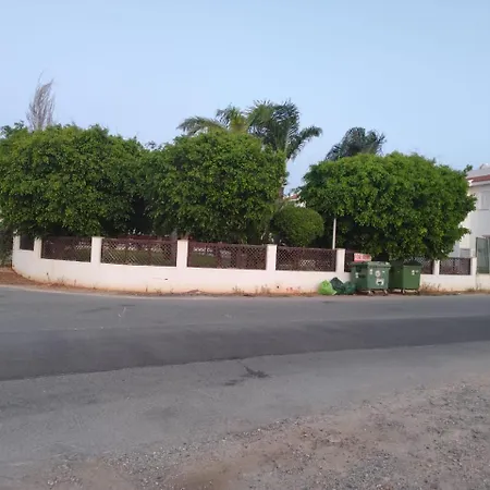 3-bedroom House Near The * 帕拉利米尼