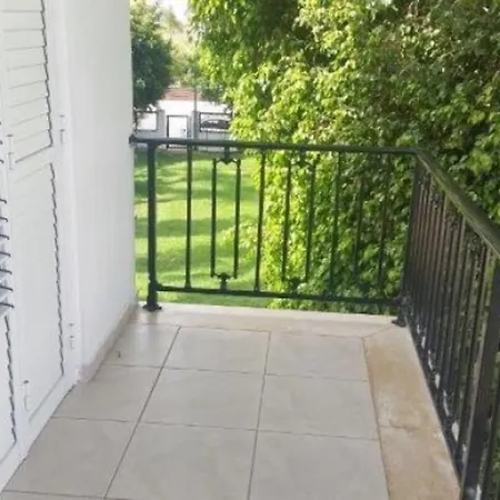 펜션 3-bedroom House Near The