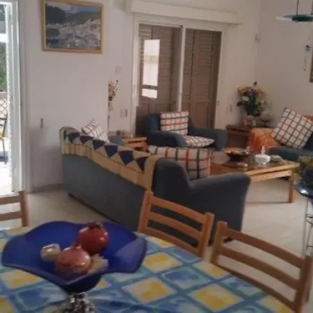 3-bedroom House Near The Tatil Evi