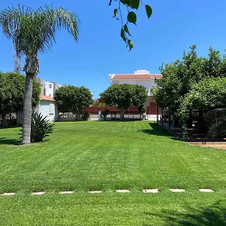 Holiday home 3-bedroom House Near The Paralimni