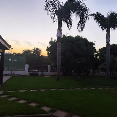 3-bedroom House Near The Casa de Férias Paralimni