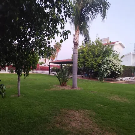 Casa de Férias 3-bedroom House Near The Paralimni