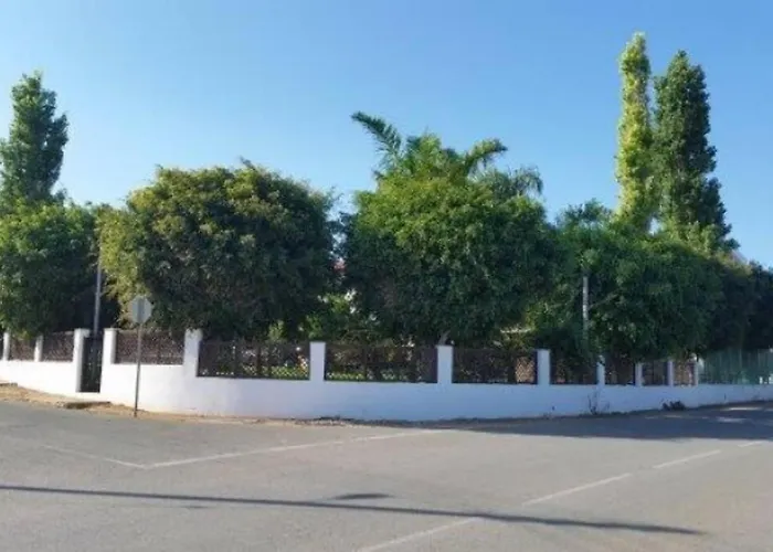 Prázdninový dům 3-bedroom House Near The *