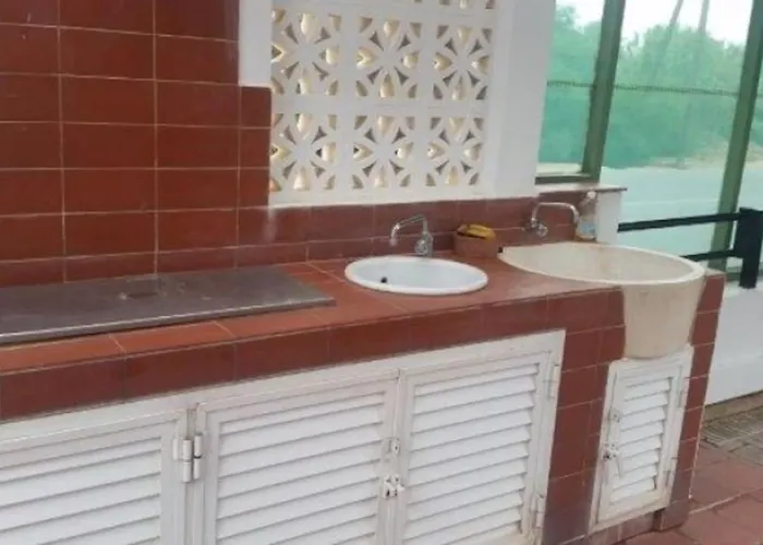 3-bedroom House Near The Prázdninový dům