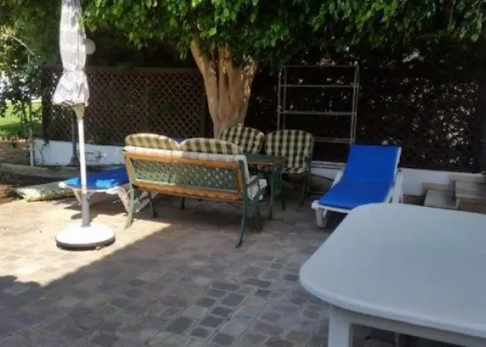 3-bedroom House Near The Prázdninový dům *