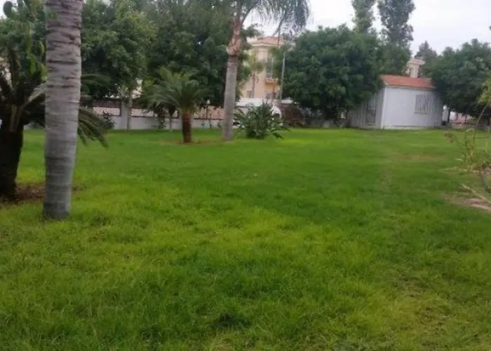 Prázdninový dům 3-bedroom House Near The *