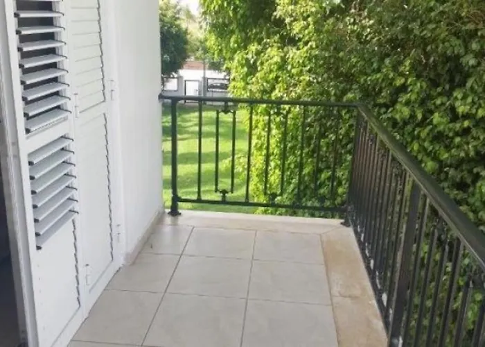 Prázdninový dům 3-bedroom House Near The