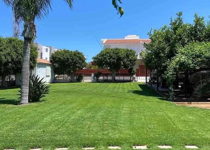 Prázdninový dům 3-bedroom House Near The Paralimni