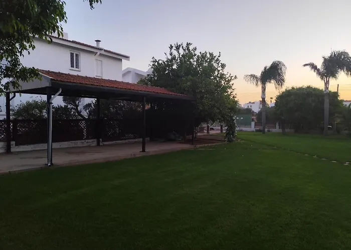 Prázdninový dům 3-bedroom House Near The