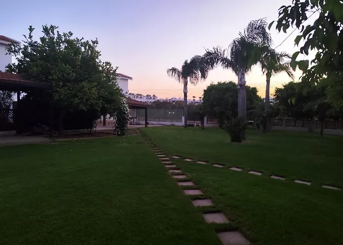 Prázdninový dům 3-bedroom House Near The *