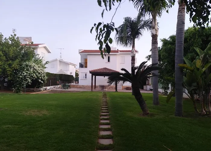 3-bedroom House Near The Prázdninový dům