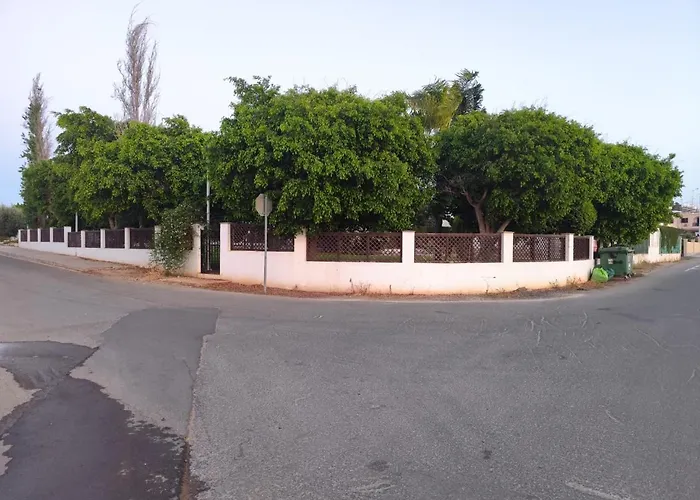 Prázdninový dům 3-bedroom House Near The *